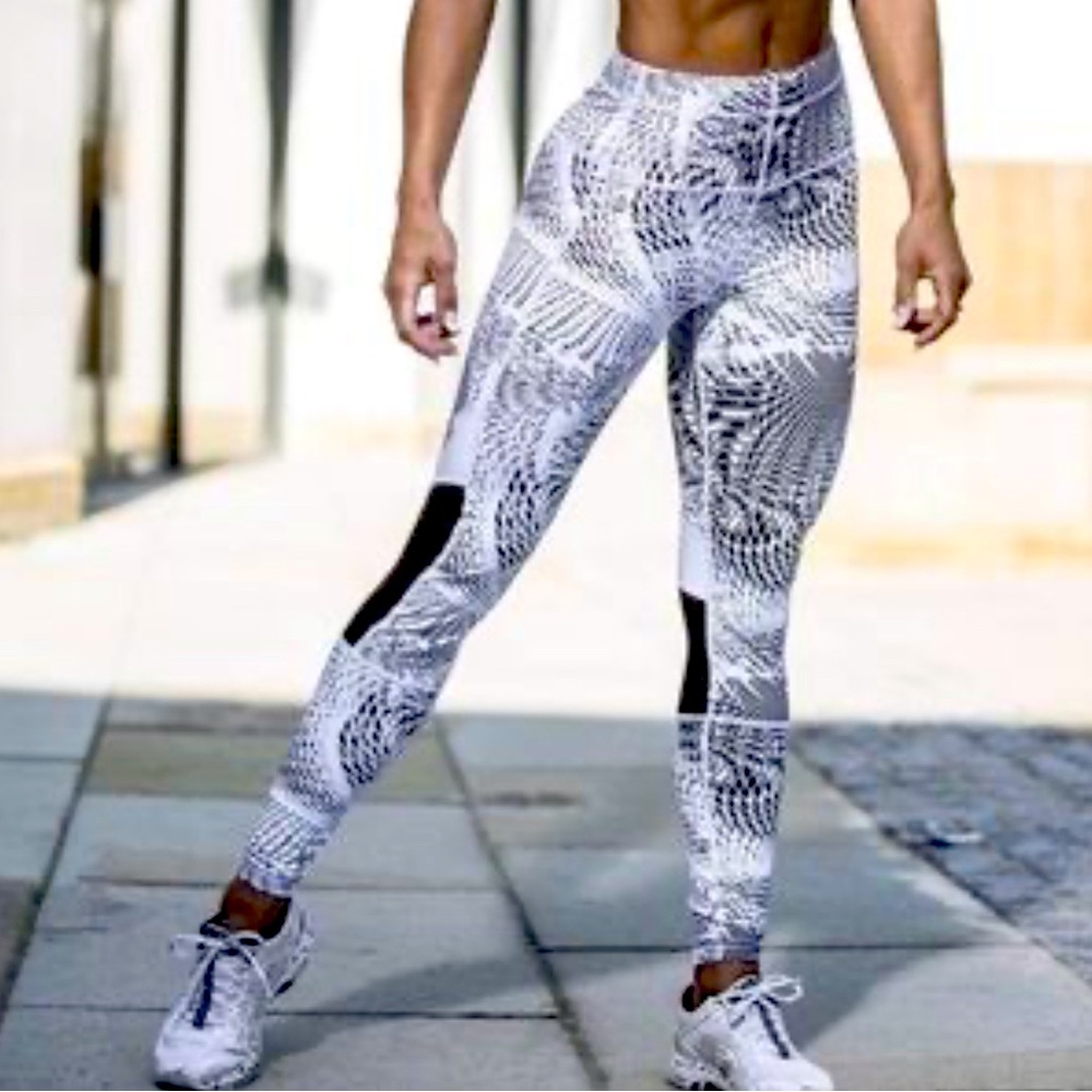 NEW - Workout Empire Arctic Leggings - Sz M